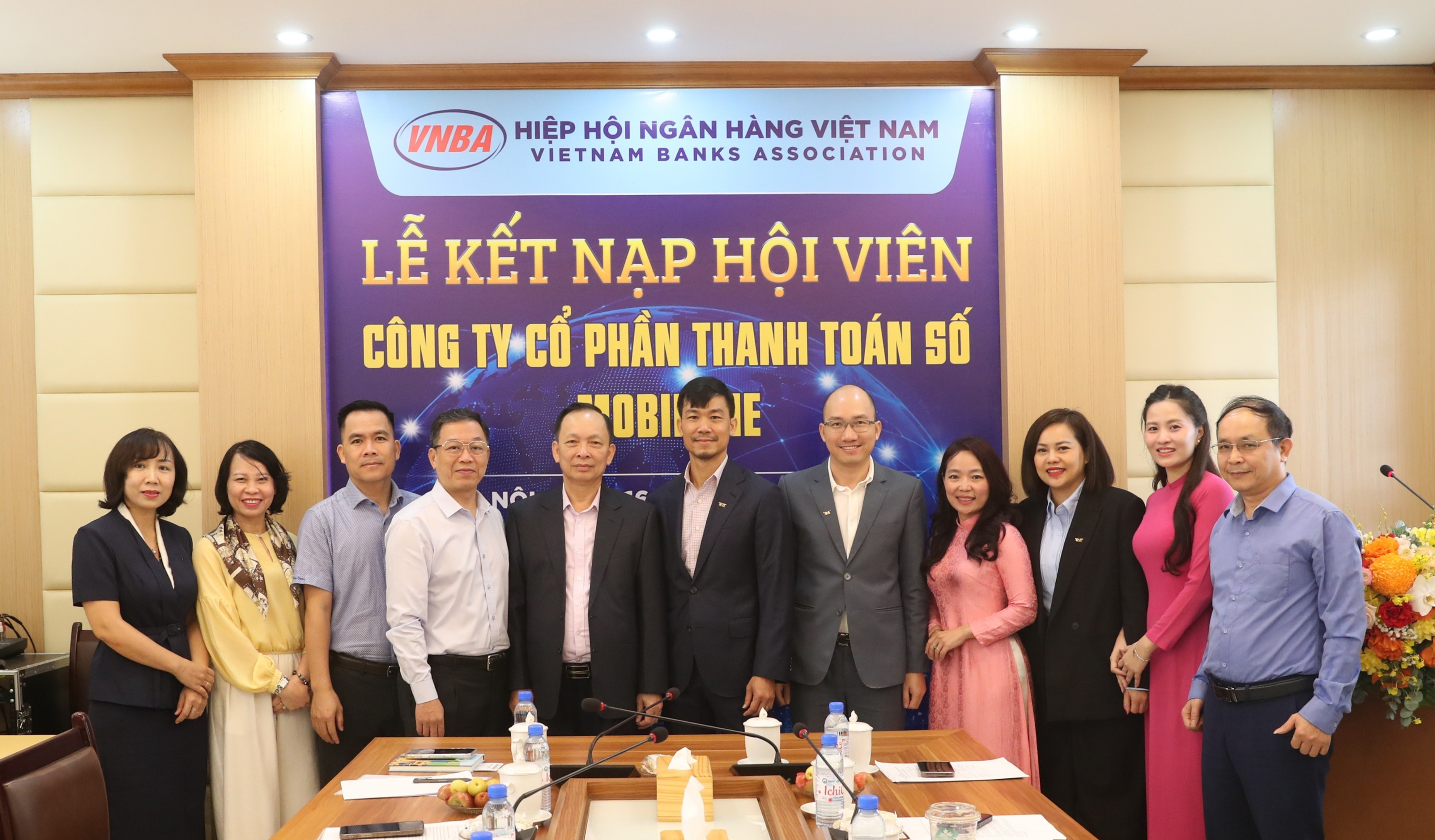 dai-dien-vnba-va-mdp-chup-anh-luu-niem-1789826284.jpg