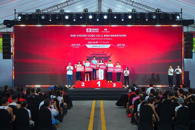 trao-giai-ban-marathon-1791163411.jpg