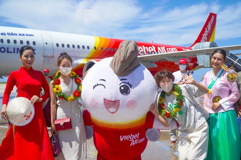 vietjet-passengers-1670913182.jpg