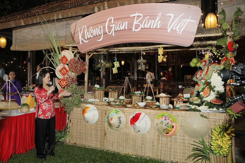 khong-gian-banh-viet-cung-duoc-nghe-nhan-trinh-bay-hap-dan-1671782427.JPG