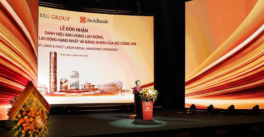 anh-5-anh-hung-lao-dong-nguyen-thi-nga-phat-bieu-dap-tu-tai-buoi-le-1789267467.jpg