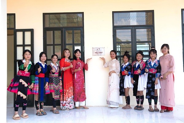 niem-hanh-phuc-cua-cac-em-duoi-ngoi-truong-moi-do-quy-xay-tang-2-1791793492.jpg