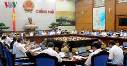  Tại các phiên họp Chính phủ, Thủ tướng Nguyễn Xuân Phúc đặc biệt nhấn mạnh vai trò của công tác xây dựng thể chế, tập trung giải quyết các điểm nghẽn về thể chế, pháp luật.