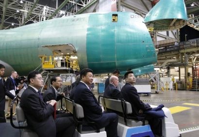  Ông Tập Cận Bình thăm nhà máy lắp ráp máy bay Boeing ở Seattle, Mỹ, năm 2015. Ảnh: NYT.