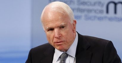 Thượng nghị sĩ John McCain.