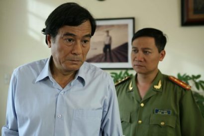 Vai diễn Chủ tịch tỉnh được diễn xuất bởi của NSƯT Mạnh Cường (trái) là vai diễn khá gai góc trong “Lựa chọn cuối cùng” 