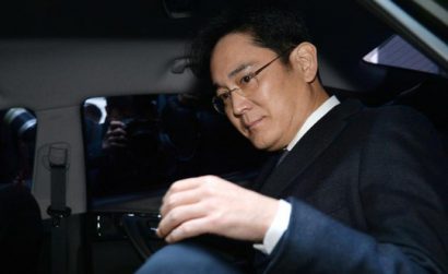  Ông Lee Jae-yong sau cuộc thẩm vấn hôm 16-2. Ảnh: REUTERS