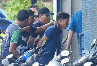 Cảnh sát Malaysia bắt nghi phạm Ri Jong-chol hôm 18-2. Ảnh: Reuters