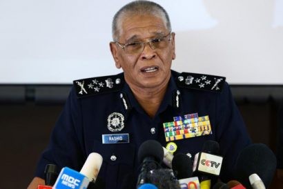  Phó Tổng Thanh tra Cảnh sát Tan Sri Noor Rashid Ibrahim tại cuộc họp báo hôm 19-2. Ảnh: REUTERS
