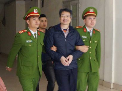  Bị đề nghị mức án tử hình, Giang Kim Đạt vẫn tươi cười rời tòa. Ảnh: ĐỨC MINH