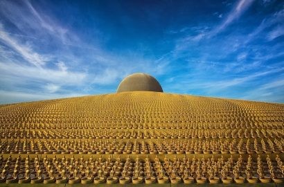 Phật đài Dhammakaya được trang trí bằng 1 triệu tượng Phật mạ vàng.