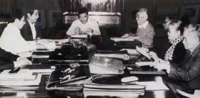  Các Ủy viên Trung ương họp tổ thảo luận chuẩn bị nội dung Đại hội VI, tháng 11/1986 - Ảnh tư liệu