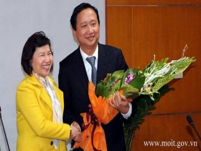  Thứ trưởng Hồ Thị Kim Thoa trong một lần trao quyết định bổ nhiệm Trịnh Xuân Thanh.