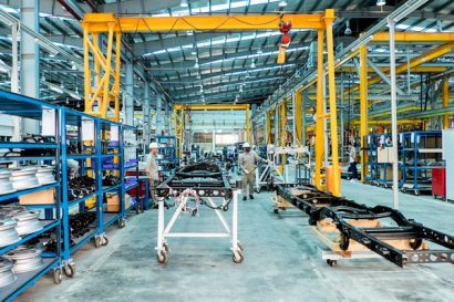 Bên trong xưởng lắp ráp xe Mercedes-Benz tại Việt Nam - Ảnh autodaily