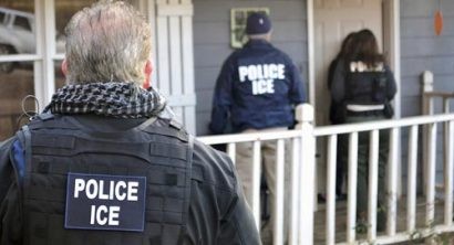  Cảnh sát Mỹ tiến hành đợt truy quét người nhập cư trên diện rộng đầu tiên kể từ khi ông Trump nhậm chức.