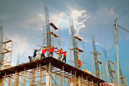 Nhà thầu thi công xây dựng phải mua bảo hiểm bắt buộc cho người lao động thi công trên công trường trước khi người lao động thực hiện công việc (ảnh minh họa)