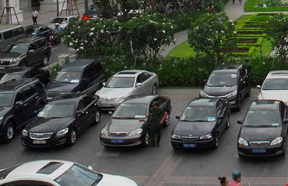 Thủ tướng Chính phủ yêu cầu chấm dứt việc tiếp nhận xe ô tô của doanh nghiệp biếu, tặng