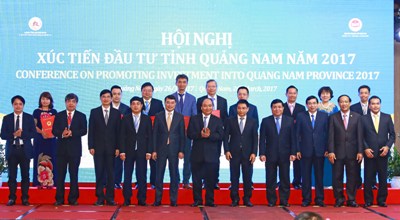 Chủ tịch HĐTV Agribank Trịnh Ngọc Khánh tham dự Hội nghị  xúc tiến đầu tư tỉnh Quảng Nam năm 2017 và trao hợp đồng cấp tín dụng tài trợ vốn lưu động đối với Công ty CP Kính nổi Chu Lai