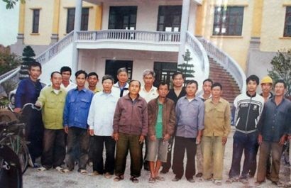  Đội thợ xây của làng Bỉnh Gi, tham gia xây dựng công trình trên quần đảo Trường Sa. Ảnh tư liệu thiếu tướng Hoàng Kiền.