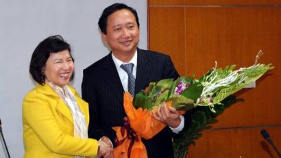 Bà Hồ Thị Kim Thoa trong một lần trao quyết định bổ nhiệm cho ông Trịnh Xuân Thanh