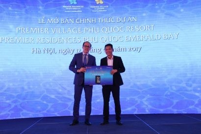 Trao giai nhat cho khach hang tai HN