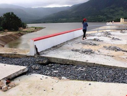  Hồ Suối Hành ở TP Cam Ranh, một công trình do Công ty Thủy lợi Nam Khánh Hòa quản lý, bị hư hỏng nặng chỉ sau một thời gian sửa chữa. Ảnh: TL