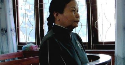  TAND tỉnh Kon Tum vừa tuyên phạt Phạm Thị Màu (60 tuổi, nguyên Phó chủ tịch HĐND xã Ya Xiêr, H.Sa Thầy) 12 tháng tù treo vì tội “Làm giả con dấu, tài liệu của cơ quan tổ chức”.
