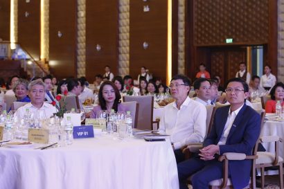 Các đại biểu tham dự Hội nghị gặp mặt thường niên của VNREA năm 2017