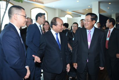  Thủ tướng Nguyễn Xuân Phúc và Thủ tướng Campuchia Hun Sen tại sự kiện “Tiệc trưa về Việt Nam”. Ảnh: VGP