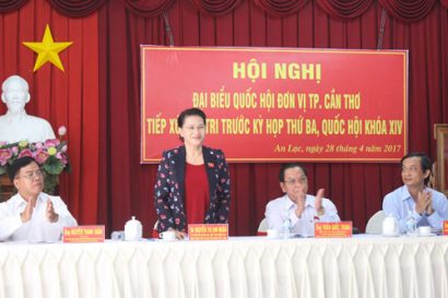  Chủ tịch Quốc hội Nguyễn Thị Kim Ngân tại buổi tiếp xúc cử tri sáng 28-4 Ảnh: CA LINH