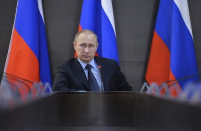  Tổng thống Putin hôm 1-5 ký kết sắc lệnh sa thải hàng loạt quan chức cấp cao. Ảnh: Reuters