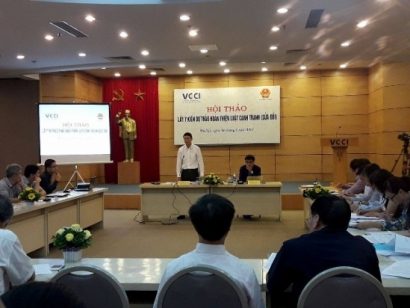  Các chuyên gia pháp lý góp ý hoàn thiện Dự thảo Luật cạnh tranh. ẢNH: P.T