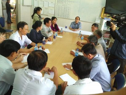 Ông Võ Ngọc Thành (Chủ tịch UBND tỉnh Gia Lai) chủ trì cuộc họp nhanh tại bệnh viện Đa Khoa tỉnh Gia Lai.