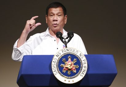 Tổng thống Philippines Rodrigo Duterte mới đây đã bị kiện lên TAHSQT về tội giết người hàng loạt và tội ác chống lại loài người. 