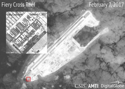  Ảnh vệ tinh chụp hồi tháng 2-2017 cho thấy Trung Quốc đã gần như hoàn tất các nhà chứa máy bay trái phép trên đá Chữ Thập thuộc quần đảo Trường Sa của Việt Nam - Ảnh: AMTI/CSIS