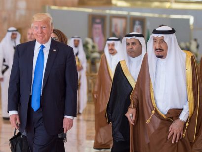  Tổng thống Mỹ Donald Trump tới Ả Rập Saudi trong khuôn khổ chuyến công du nước ngoài đầu tiên. Ảnh: BUSINESS INSIDER