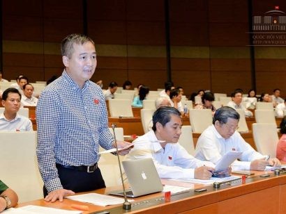 Đại biểu Nguyễn Lân Hiếu (An Giang) đề nghị bỏ biên chế toàn hệ thống, trừ an ninh quốc phòng như hầu hết các nước. Ảnh: QH