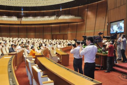 Phóng viên báo chí tác nghiệp tại Quốc hội