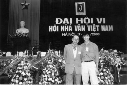  Hai cha con nhà văn Hữu Mai và nhà báo Hữu Việt.