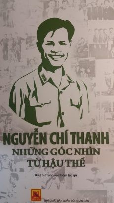  Bìa sách cuốn Nguyễn Chí Thanh - Những góc nhìn từ hậu thế. 
