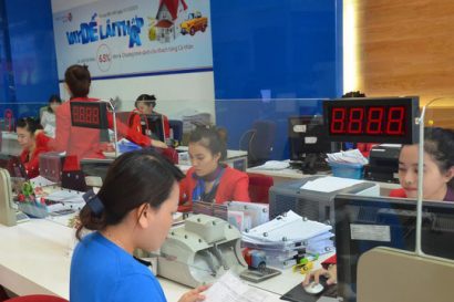  Các chuyên gia và doanh nghiệp đều đánh giá cao quyết định hạ lãi suất của Ngân hàng Nhà nước. Ảnh: Tấn Thạnh