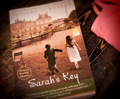  Sarah's Key là cuốn tiểu thuyết hiếm hoi viết về vụ bắt giữ người Do Thái tại Pháp - sự kiện Vélodrome d'Hive năm 1942.