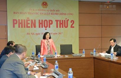 ĐBQH Trần Thị Quốc Khánh – Trưởng Ban soạn thảo Dự Luật hoạt động Hành chính công chủ trì phiên họp thứ 2