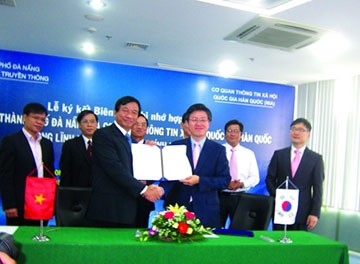 Hàn Quốc là đất nước có hệ thống chính phủ điện tử phát triển và có nhiều hỗ trợ với Việt Nam trong hoạt động này (trong ảnh là cam kết hỗ trợ của một cơ quan của Hàn Quốc cho Đà Nẵng) 