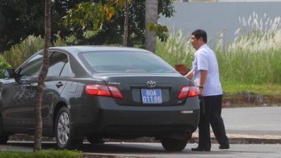  Ông Nguyễn Phong Quang, nguyên phó trưởng Ban thường trực BCĐ Tây Nam bộ, hiện là chủ tịch Hội Bảo trợ bệnh nhân nghèo Tây Nam bộ vẫn sử dụng chiếc xe công thời ông còn là phó trưởng Ban thường trực BCĐ Tây Nam bộ - Ảnh: CHÍ QUỐC