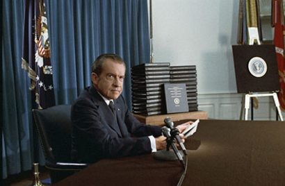  Tuy bij tổng thống Nixon phủ quyết nhưng Luật về Quyền hạn Chiến tranh vẫn được Quốc hội Mỹ thông qua vào năm 1973, hạn chế quyền tự quyết định tấn công quân sự nước khác mà không thông qua Quốc hội của tổng thống Mỹ. Ảnh: WH