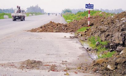 Dự án đường trục phía Nam tỉnh Hà Tây cũ sau 10 năm “ì ạch” triển khai vẫn chưa hoàn thiện. Thanh tra Chính phủ đề nghị UBND TP. Hà Nội yêu cầu Cienco 5 nộp ngay vào NSNN 1.428 tỷ đồng.