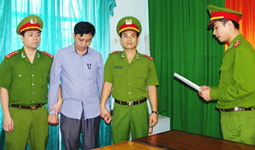 Phạm Văn Tiến – một Giám đốc Công ty xuất khẩu lao động ở Hà Tĩnh bị cơ quan điều tra bắt giữ với tội danh "Lừa đảo chiếm đoạt tài sản" (ảnh minh họa) 