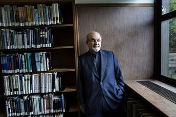  Salman Rushdie cũng là một trong những nhà văn được cho là ứng viên nặng ký của giải Nobel Văn học.