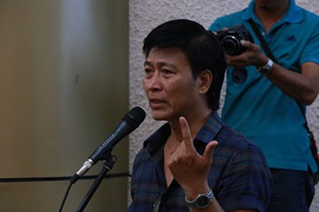 Đạo diễn Nguyễn Quốc Tuấn gọi cuộc cổ phần hoá Hãng phim truyện Việt Nam là "một cuộc cổ phần hoá nhục nhã và không minh bạch"